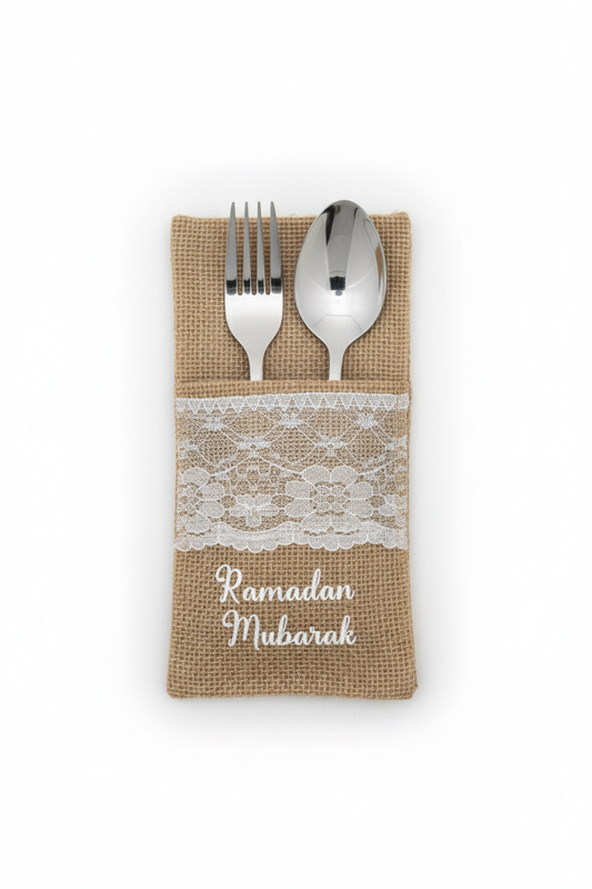 Ramadan Mubarak bestekzakje met vork en lepel